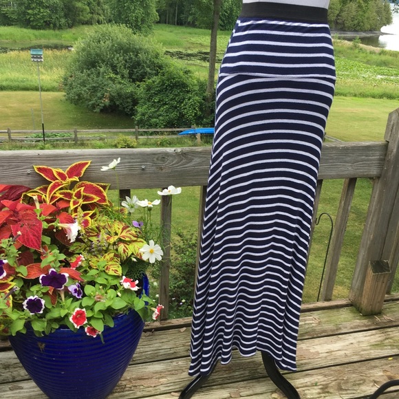 BCBGMaxAzria Striped Skirt - Picture 3 of 7